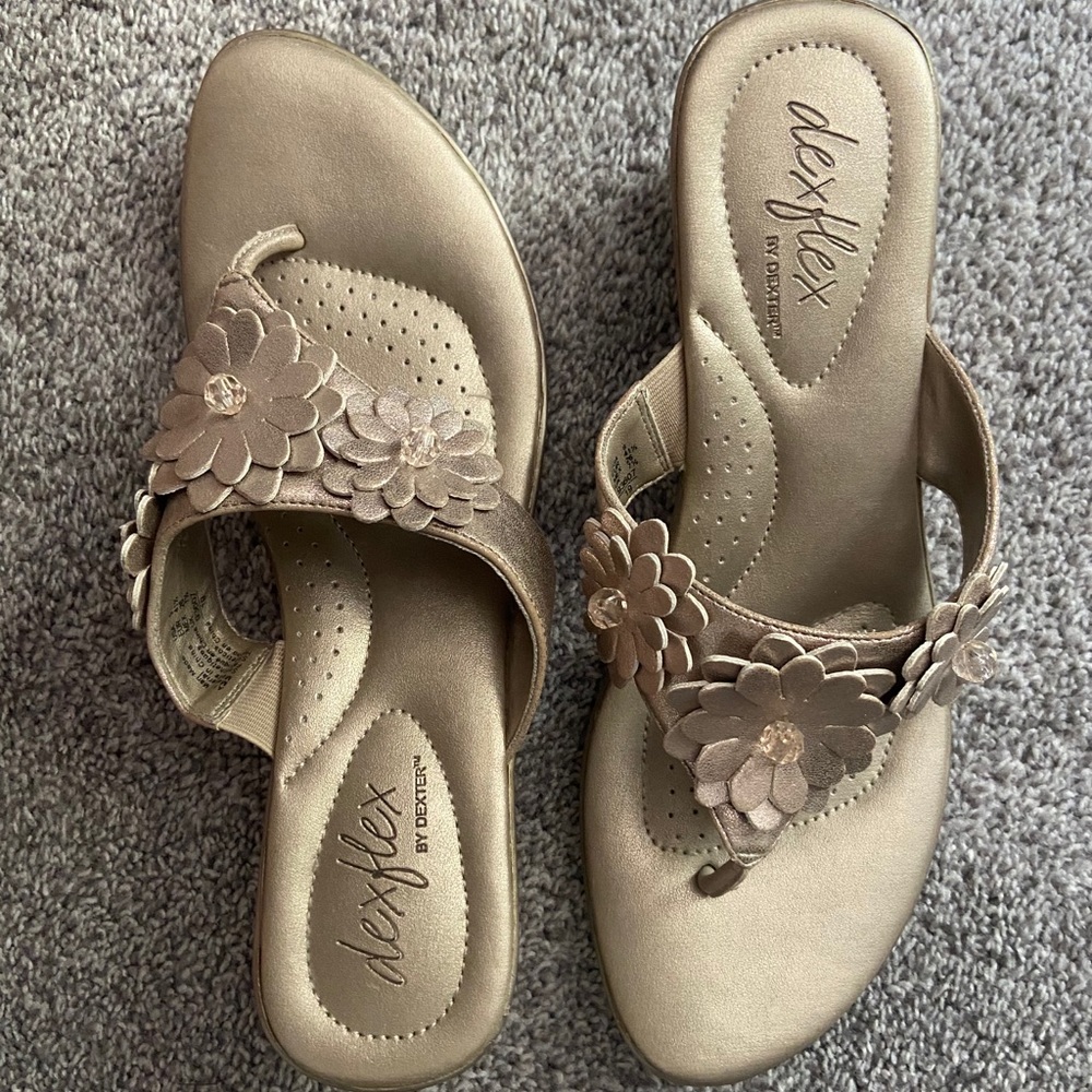 🌻Dexter Gold Sandles - EUC - Never Worn